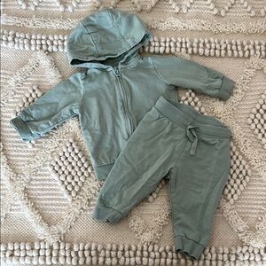 H&M Green Matching Sweatpants and Jogger Set